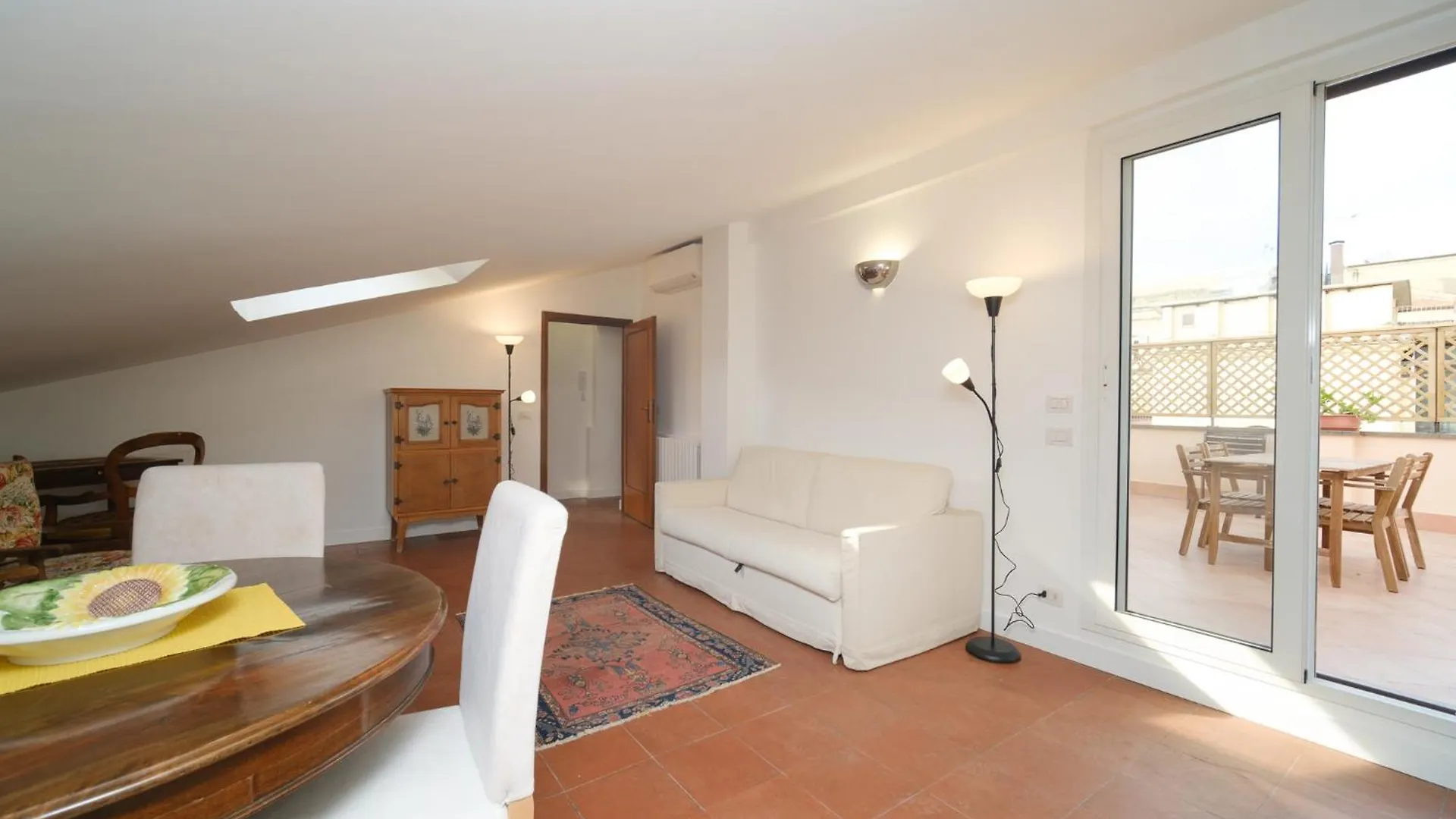Juan'S Trevi Apartment Buddyrent Rome Italie