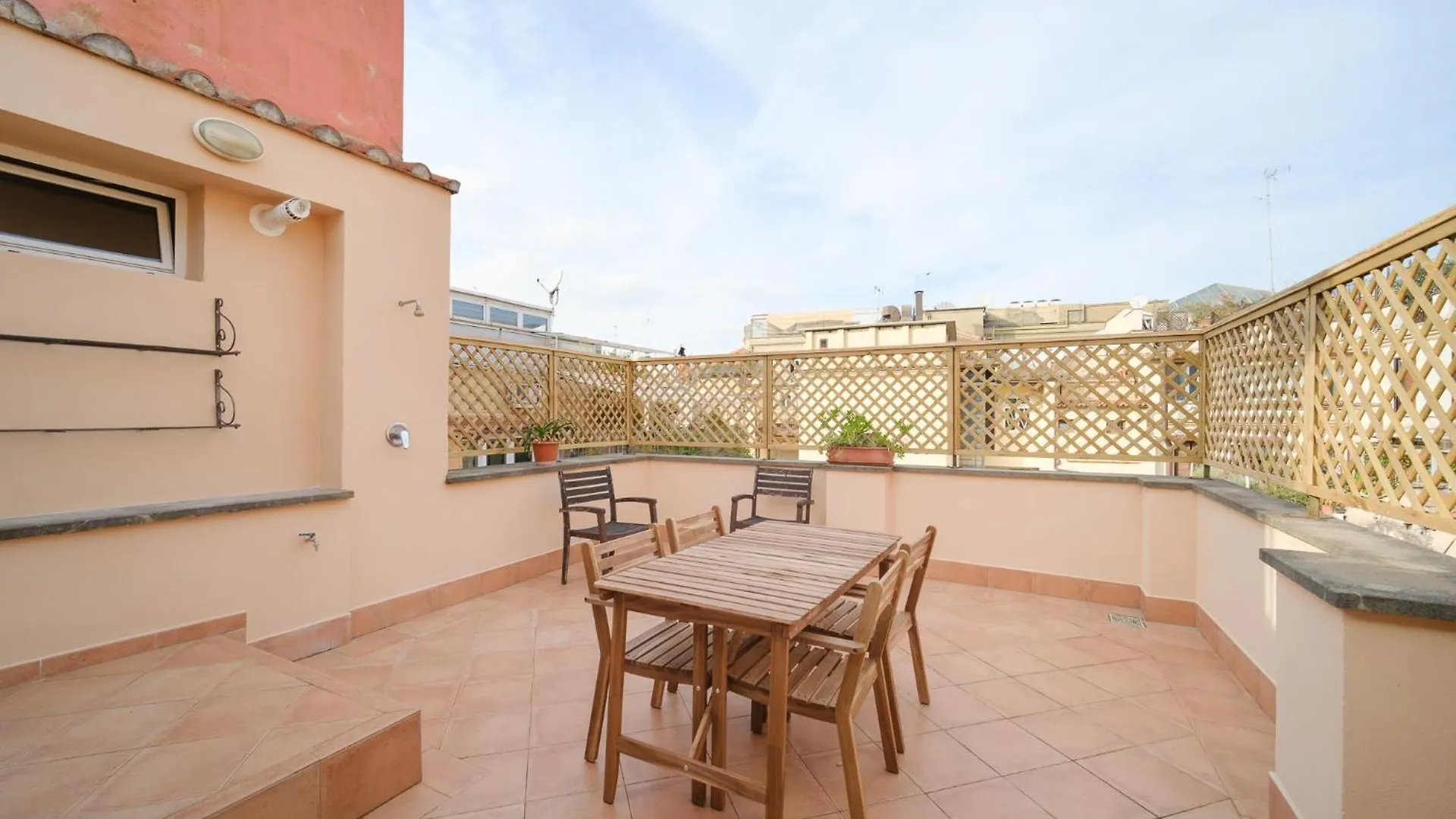 Juan\'S Trevi Apartment Buddyrent location